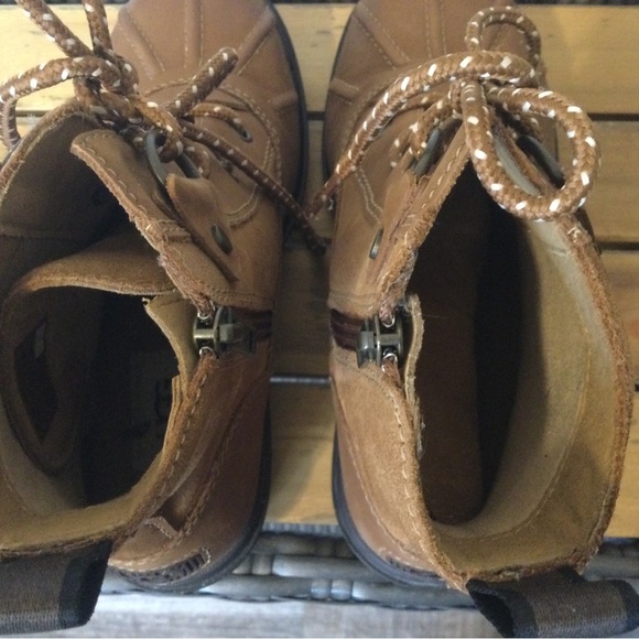 UGG Hapsburg Duck Dtyke Number 1120785, Chestnut, Size 6 - Picture 6 of 8